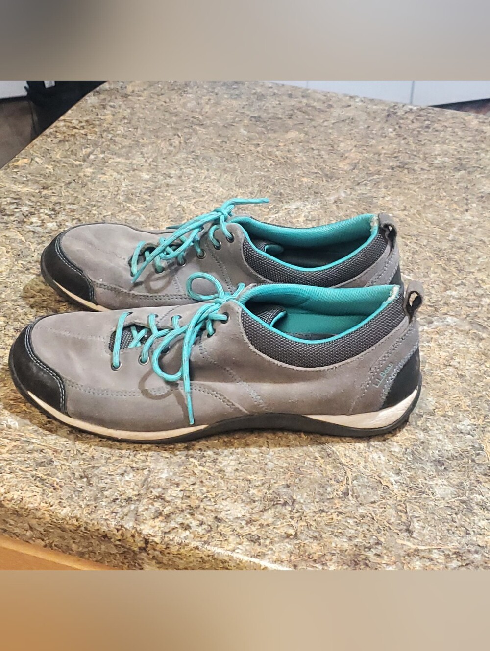 LL BEAN BEANSPORT FELDSPAR ATHLETIC SNEAKER. SZ 10. GRAY SUEDE TEAL.